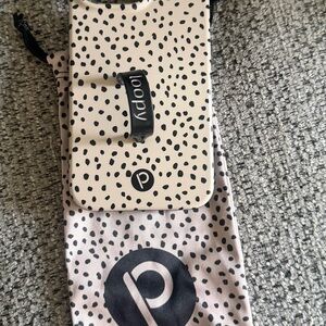 Loopy Case Kids Holder in Cream with Black Dots
